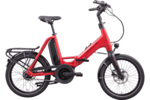 La Hercules Rob Fold F8 compacta no solo es fácil de guardar, sino también increíblemente fácil de usar. La innovadora potencia All-Up permite ajustar la altura del manillar a la posición deseada en segundos, sin necesidad de herramientas. La Rob Fold F8 también cuenta con un robusto buje de cambio interno de 8 velocidades, potentes frenos de disco hidráulicos y neumáticos Schwalbe de alta calidad y resistentes a los pinchazos.
